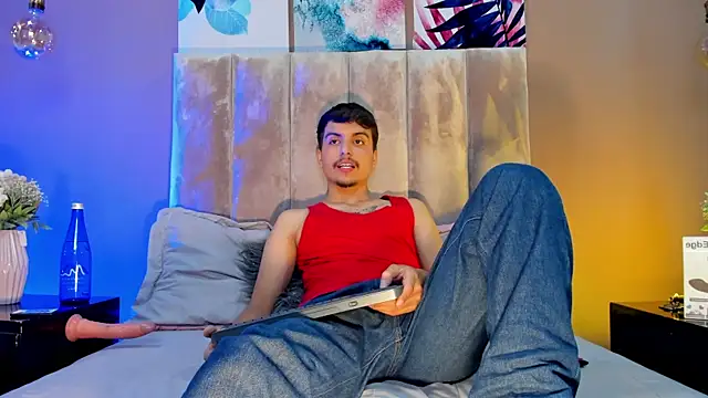 NicolasRey1 online show from 11/19/25, 04:23