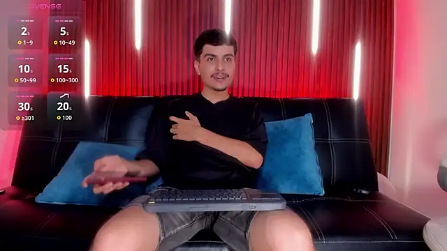 NicolasRey1 online show from 11/27/25, 05:09