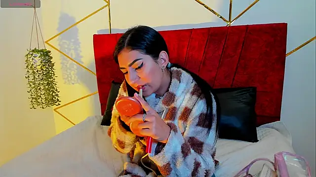 Paris Evans  online show from 12/02/25, 11:59