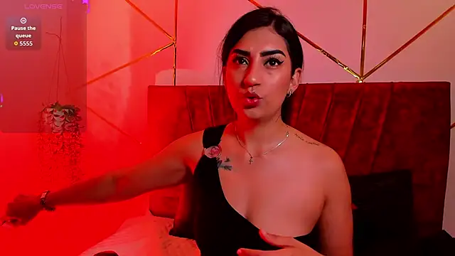 Paris Evans  online show from 12/16/25, 02:00