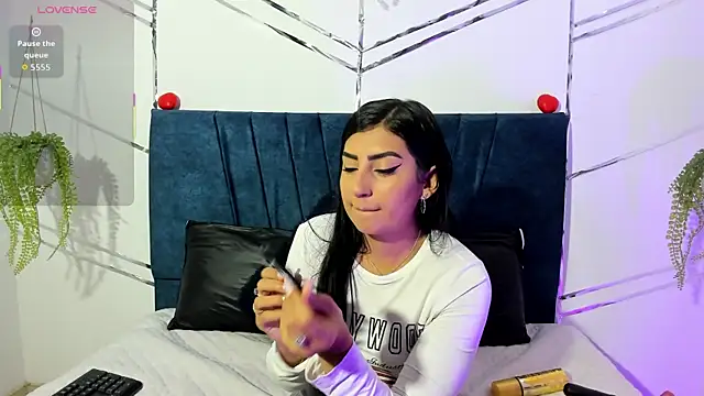 Paris Evans  online show from 01/10/26, 12:51