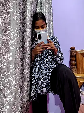 Snapshot of Student12th chatting on 11/18/25, 04:22 Student12th online show from 11/18/25, 04:22