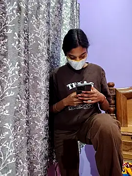 Snapshot of Student12th chatting on 11/24/25, 05:01 Student12th online show from 11/24/25, 05:01