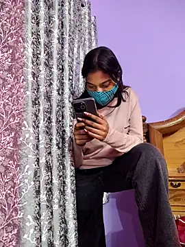 Snapshot of Student12th chatting on 11/28/25, 04:42 Student12th online show from 11/28/25, 04:42