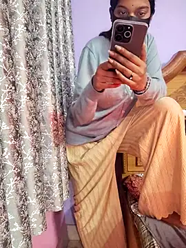 Snapshot of Student12th chatting on 12/14/25, 04:56 Student12th online show from 12/14/25, 04:56