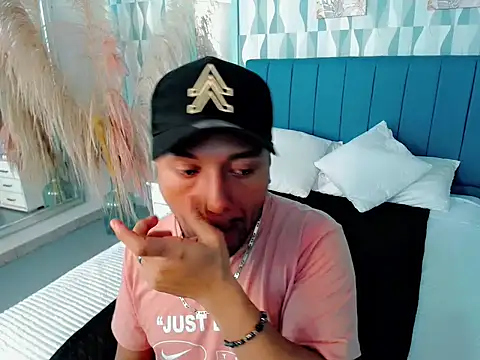 sebastian cruz  online show from 11/09/25, 01:48