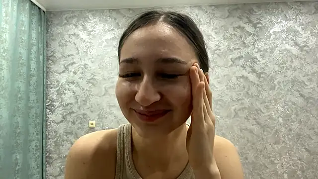 SofiYong online show from 11/16/25, 05:57