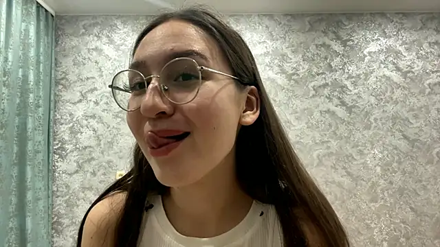 SofiYong online show from 11/17/25, 01:06