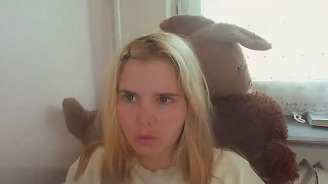 Snapshot of HornyElena chatting on 06/21/26, 03:14 HornyElena online show from 06/21/26, 03:14