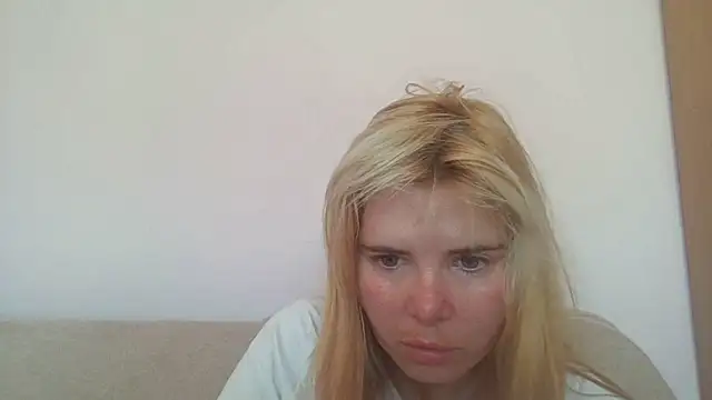 Snapshot of HornyElena chatting on 06/22/26, 08:11 HornyElena online show from 06/22/26, 08:11