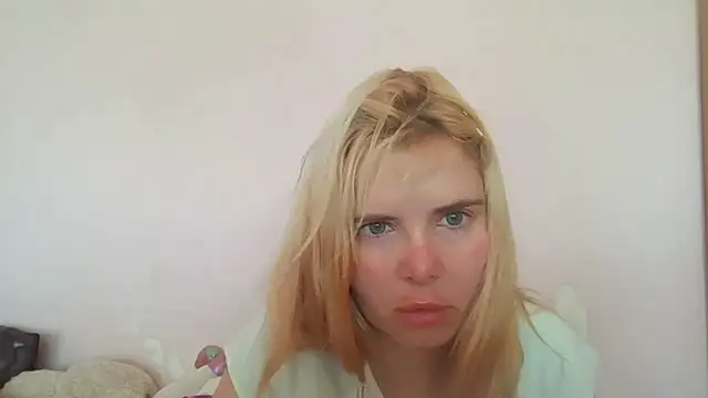 Snapshot of HornyElena chatting on 06/27/26, 08:08 HornyElena online show from 06/27/26, 08:08