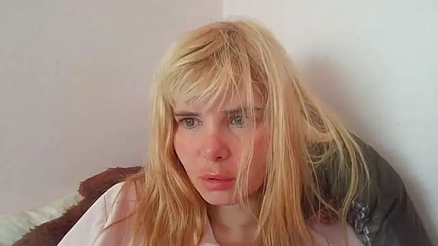 Snapshot of HornyElena chatting on 07/21/26, 08:27 HornyElena online show from 07/21/26, 08:27