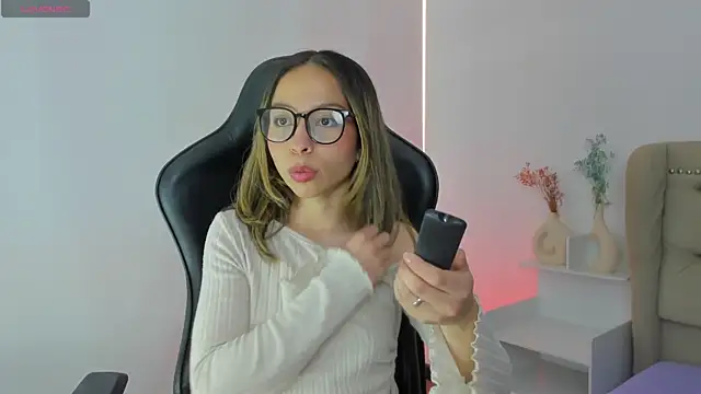 LuluuBerry online show from 11/22/25, 12:59