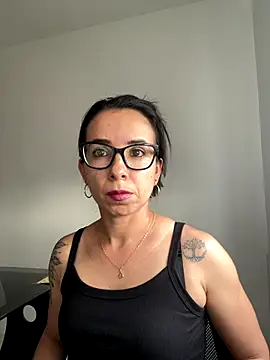 Vicky ro online show from 11/18/25, 09:41