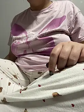 Snapshot of Elainaa chatting on 12/17/25, 11:55 Elainaa online show from 12/17/25, 11:55