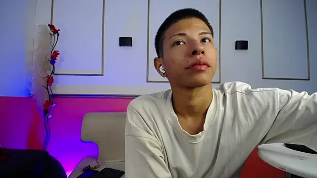 Tessachains 2  online show from 12/17/25, 03:34