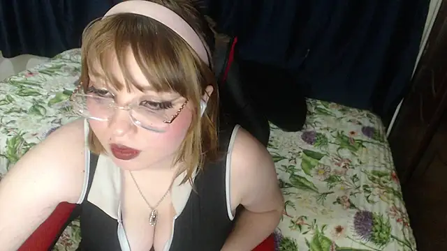 Snapshot of Michi_sauria1 chatting on 12/15/25, 03:22 Michi sauria1 online show from 12/15/25, 03:22