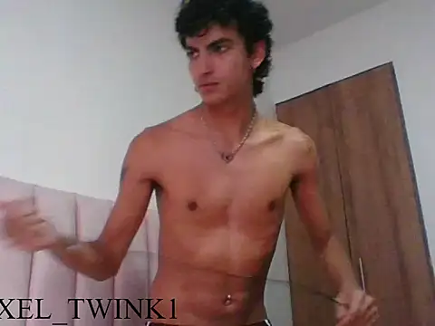 Snapshot of axel_love13 chatting on 11/12/25, 09:14 axel love13 online show from 11/12/25, 09:14