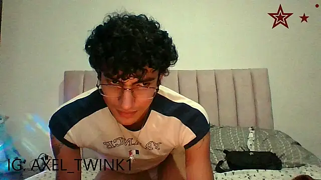 Snapshot of axel_love13 chatting on 11/15/25, 06:33 axel love13 online show from 11/15/25, 06:33