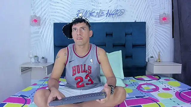 KEVIN MCKINLEY online show from 11/07/25, 06:13