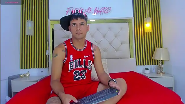 KEVIN MCKINLEY online show from 11/08/25, 05:18