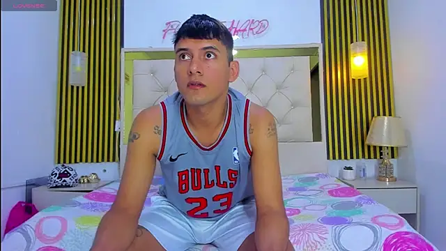 KEVIN MCKINLEY online show from 11/11/25, 06:13