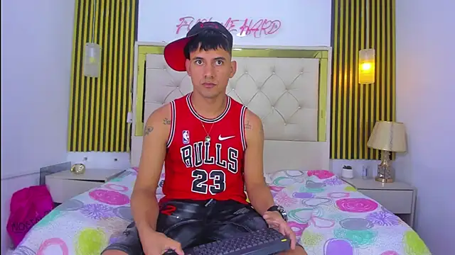 KEVIN MCKINLEY online show from 11/14/25, 01:37