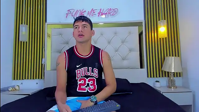 KEVIN MCKINLEY online show from 11/30/25, 08:13