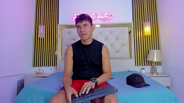 KEVIN MCKINLEY online show from 12/02/25, 12:05