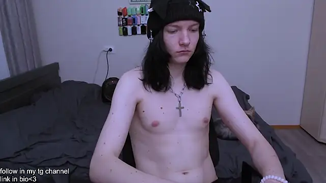 Snapshot of RaidenXL chatting on 11/25/25, 11:21 RaidenXL online show from 11/25/25, 11:21