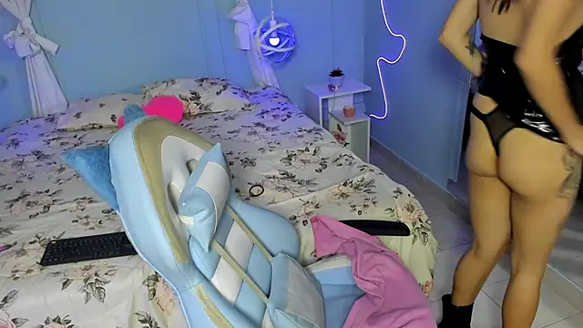 Snapshot of ArtemisaMoonn chatting on 11/18/25, 08:13 ArtemisaMoonn online show from 11/18/25, 08:13