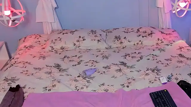 ArtemisaMoonn online show from 11/24/25, 07:46