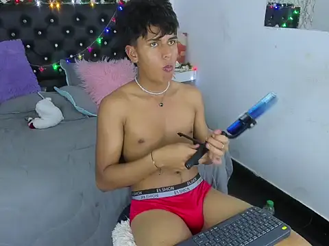 Valentino Lane online show from 12/15/25, 02:05