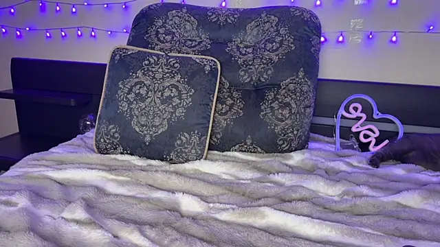 Fantasy Moonlightt online show from 12/19/25, 12:23