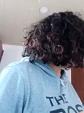 Snapshot of iriss_05 chatting on 11/21/25, 12:37 iriss 05 online show from 11/21/25, 12:37