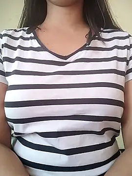 Snapshot of Tripti-Dimri chatting on 11/17/25, 08:20 Tripti-Dimri online show from 11/17/25, 08:20