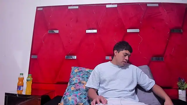 Snapshot of Emmaanddarling chatting on 11/26/25, 12:17 Emmaanddarling online show from 11/26/25, 12:17