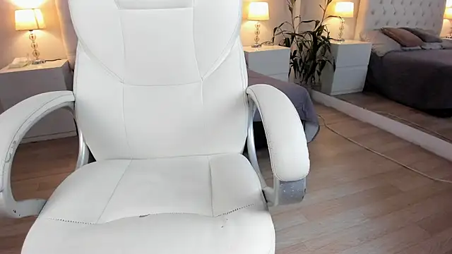 Scarlett Bunny  online show from 12/15/25, 01:04