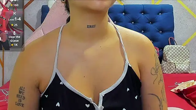  vaiolet owo online show from 02/04/26, 05:02