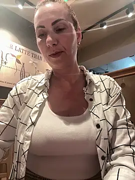 Snapshot of pervimilf chatting on 04/27/26, 10:02 pervimilf online show from 04/27/26, 10:02