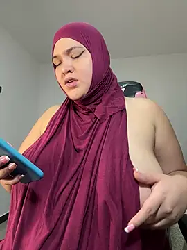 Snapshot of sweetmuslim01 chatting on 01/13/25, 12:41 sweetmuslim01 online show from 01/13/25, 12:41