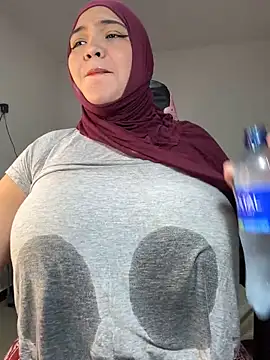 Snapshot of sweetmuslim01 chatting on 01/22/25, 01:31 sweetmuslim01 online show from 01/22/25, 01:31