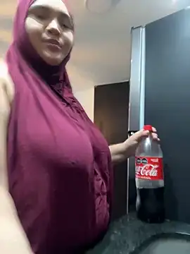 Snapshot of sweetmuslim01 chatting on 01/24/25, 09:37 sweetmuslim01 online show from 01/24/25, 09:37