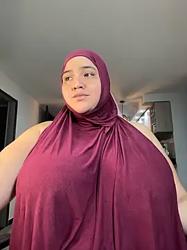 Snapshot of sweetmuslim01 chatting on 01/25/25, 12:38 sweetmuslim01 online show from 01/25/25, 12:38