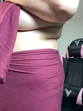 Snapshot of sweetmuslim01 chatting on 02/09/25, 12:17 sweetmuslim01 online show from 02/09/25, 12:17