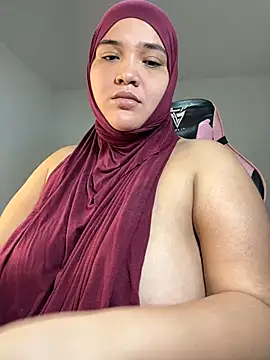 Snapshot of sweetmuslim01 chatting on 02/16/25, 01:47 sweetmuslim01 online show from 02/16/25, 01:47