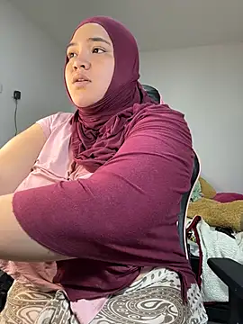 Snapshot of sweetmuslim01 chatting on 02/17/25, 01:04 sweetmuslim01 online show from 02/17/25, 01:04