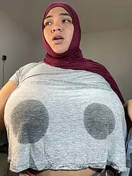 Snapshot of sweetmuslim01 chatting on 02/21/25, 01:55 sweetmuslim01 online show from 02/21/25, 01:55