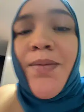 Snapshot of sweetmuslim01 chatting on 02/24/25, 02:40 sweetmuslim01 online show from 02/24/25, 02:40