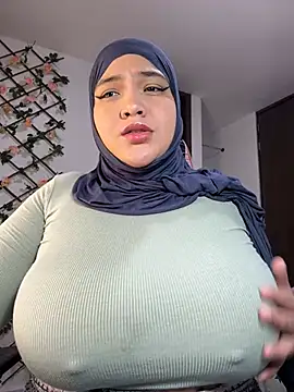 Snapshot of sweetmuslim01 chatting on 03/18/25, 03:20 sweetmuslim01 online show from 03/18/25, 03:20